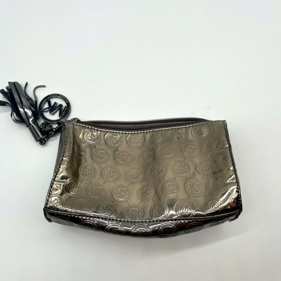 MICHAEL KORS SILVER METALLIC MAKEUP BAG LIMITED EDITION ~ BEAUTIFUL - Picture 2 of 2